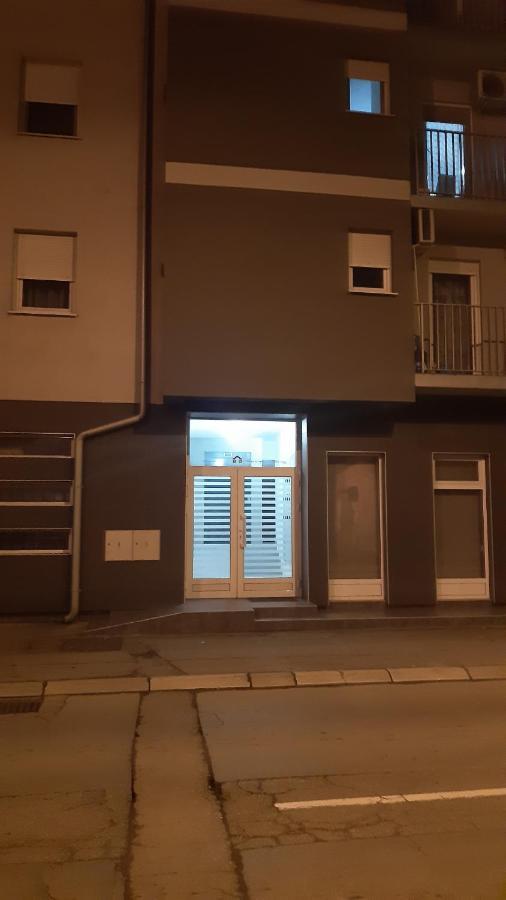 Apartamento Apartman Luna Valjevo Exterior foto